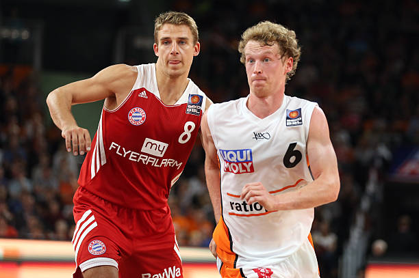 背后也隐藏 背后也隐藏