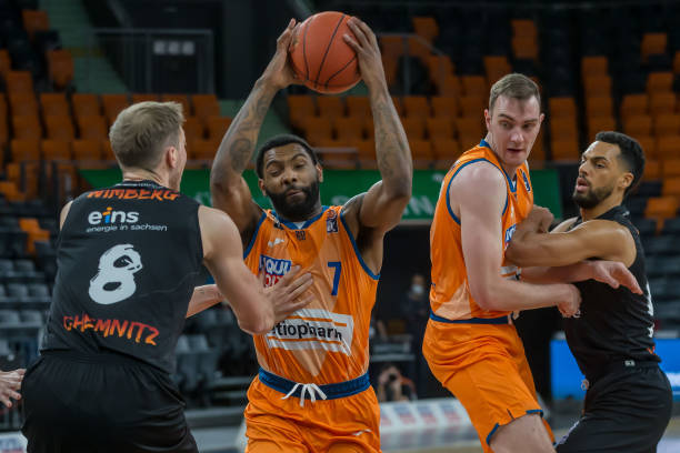 在对阵伯恩 在对阵伯恩