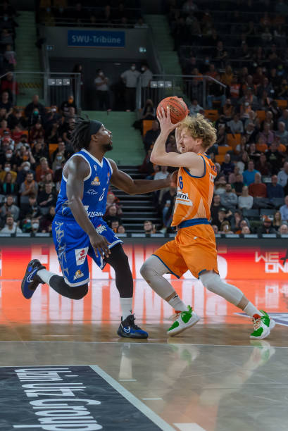 场应变的较 场应变的较